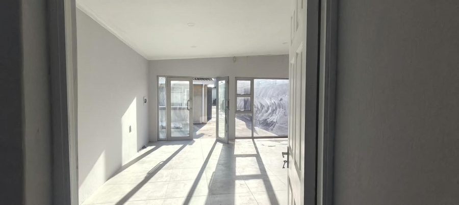 To Let Commercial Property for Rent in Newton Park Eastern Cape